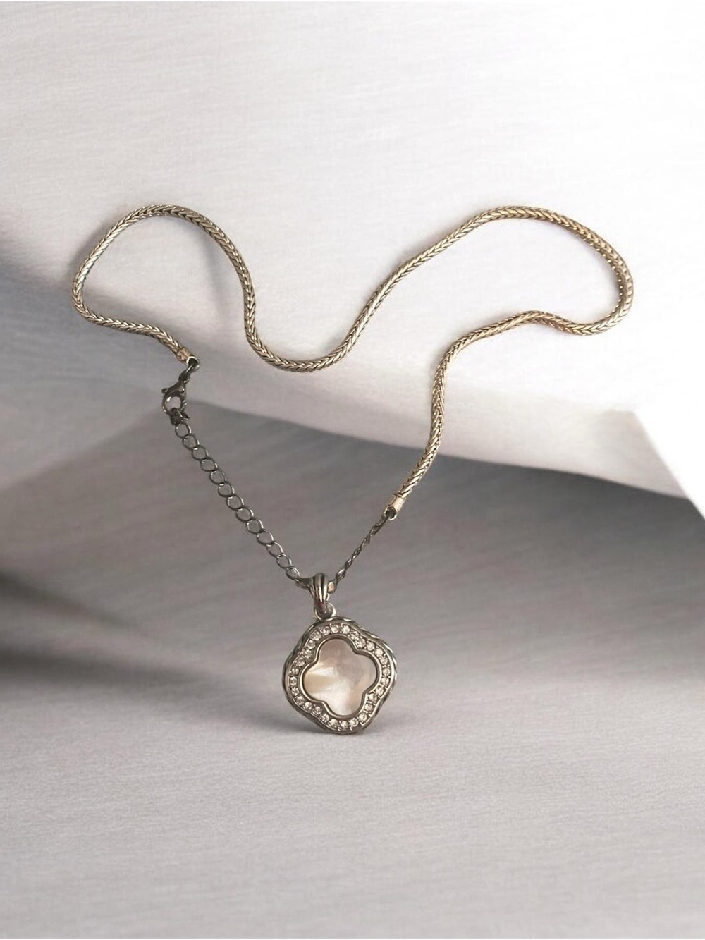 Elegant Silver-Tone Clover Pendant Necklace with Mother-of-Pearl Accent